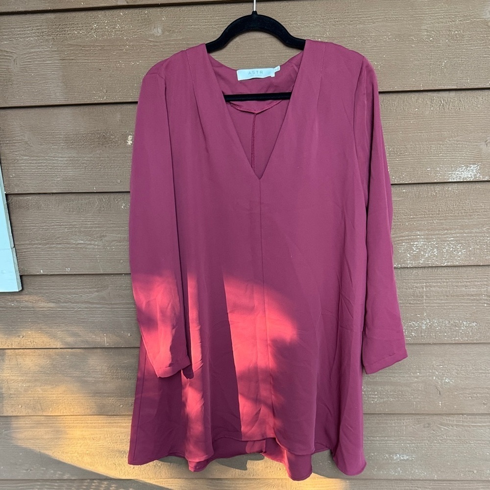 Astr V-Neck Maroon Flowing Smooth Tunic size small